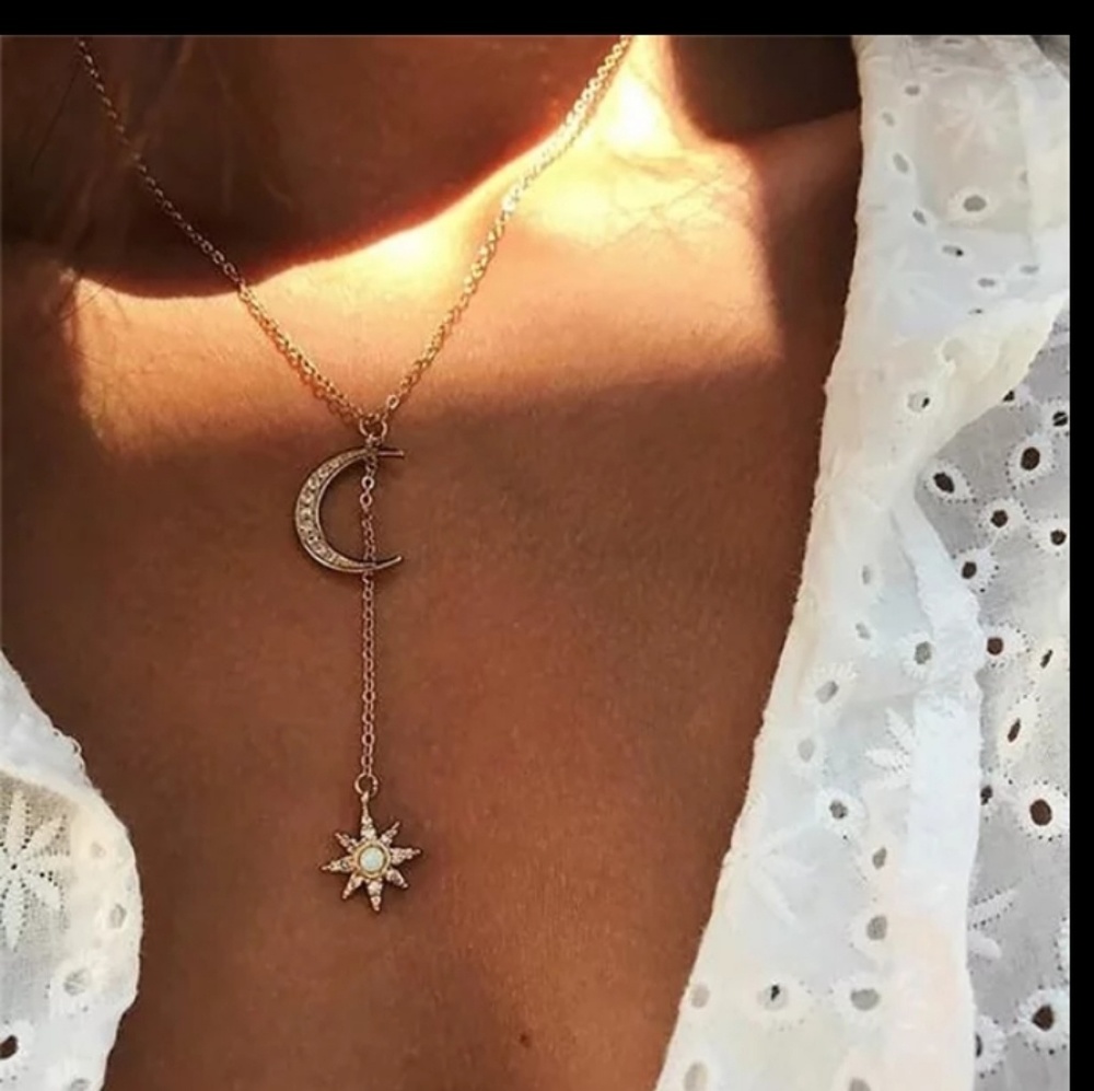 NWT Moon And Sun Star Pendant Necklace